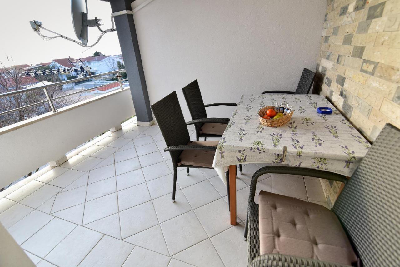 Apartmani Luna Vir Exterior foto